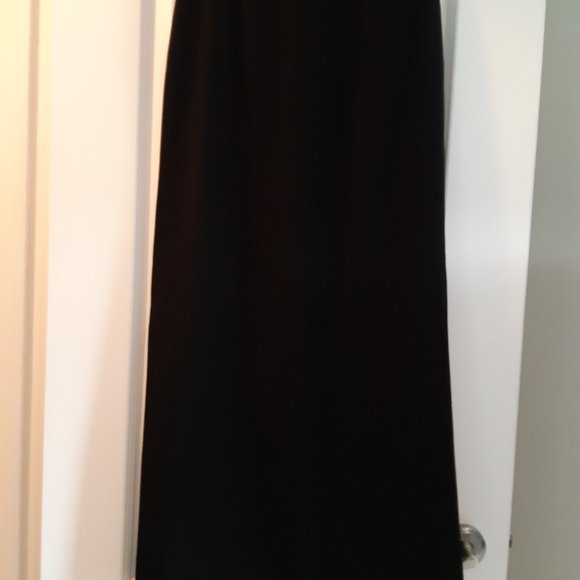 Formal Tristan long pencil skirt with red pleated lining - perfect for a party - Picture 5 of 5